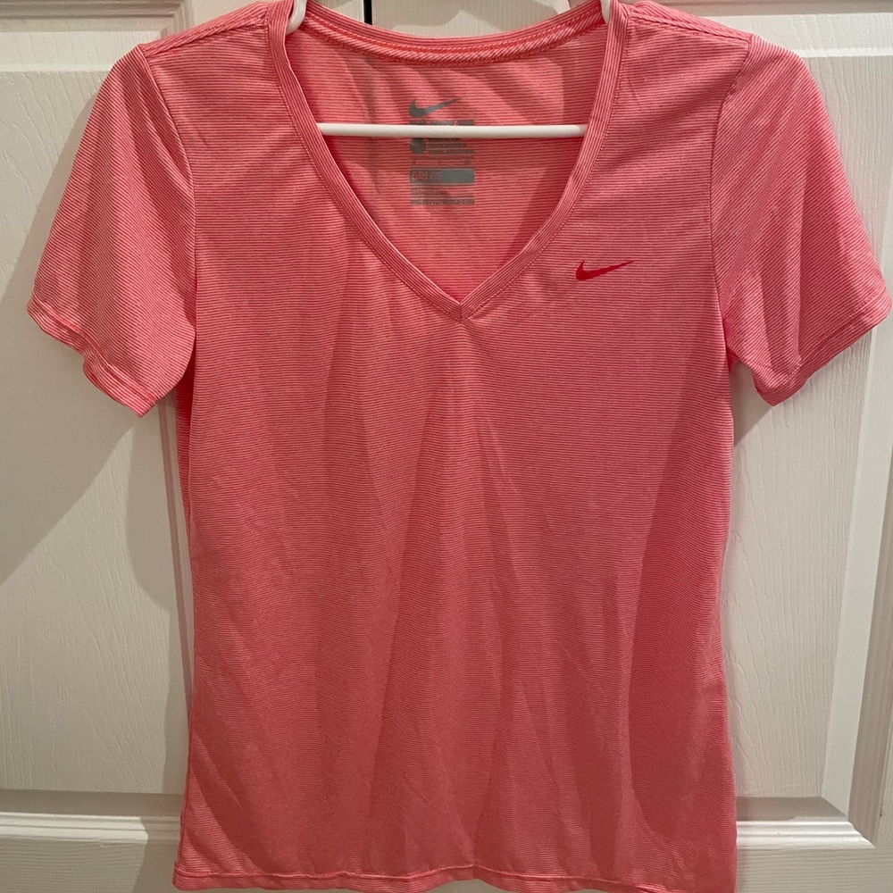 NWOT Nike V-Neck Exercise Tee